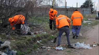 Basura en caminos rurales y preocupación por el dengue