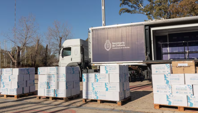 Donaron más de 8 mil libros a bibliotecas populares de Bahía Blanca afectadas por las inundaciones