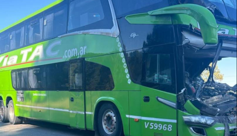 Choque fatal en Ruta 22: murió el conductor de un micro en Médanos