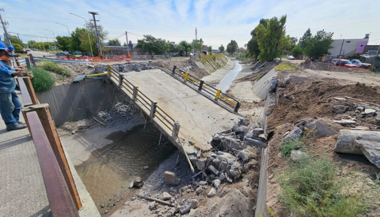 Bahía Blanca: inició la demolición del puente en Pampa Central por la ampliación del Canal Maldonado