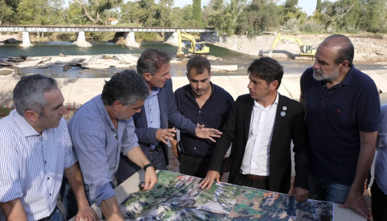 Axel Kicillof fue a Bahía Blanca para supervisar una importante obra hidráulica