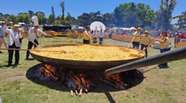 Fiesta de la Omelette Gigante de Pigüé: 25.000 huevos por los 25 años