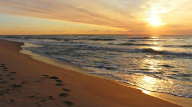 Reta, la joya de Tres Arroyos: playas vírgenes y un túnel único en el país que atraviesa las dunas
