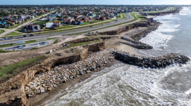 Pehuen Co: construyen una defensa costera para enfrentar el avance del mar