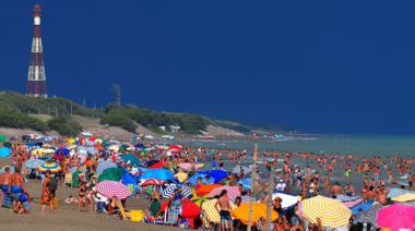 El Faro Recalada de Monte Hermoso cumplió 120 años en medio de reclamos por su preservación