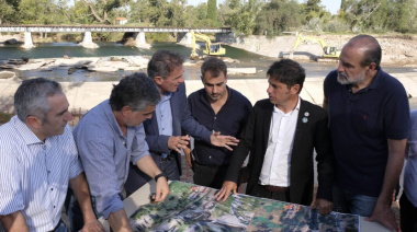 Axel Kicillof fue a Bahía Blanca para supervisar una importante obra hidráulica
