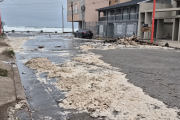 El temporal hizo avanzar el mar sobre Monte Hermoso y Pehuen Co y dejó daños