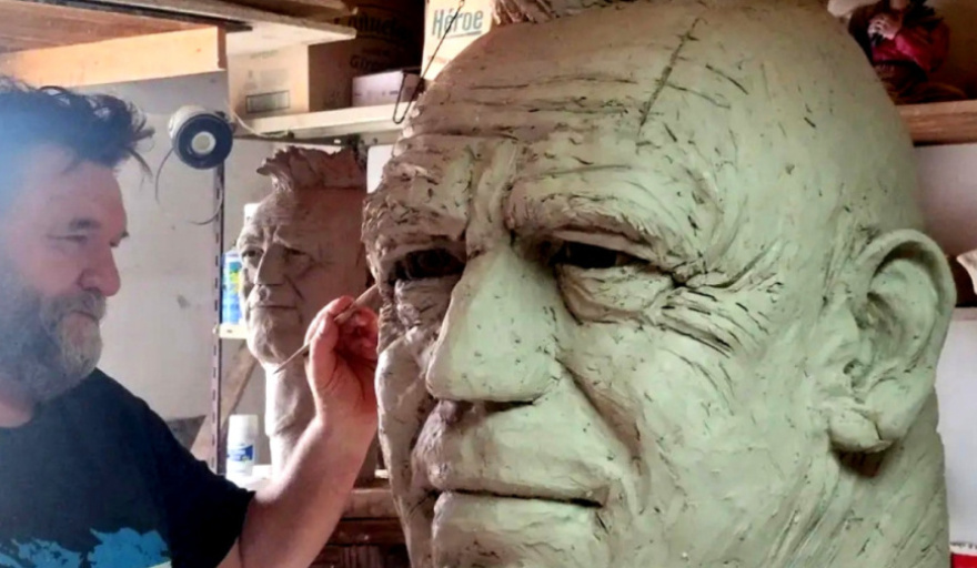 Ricardo Iorio: así avanza el monumento de seis metros en las sierras bonaerenses